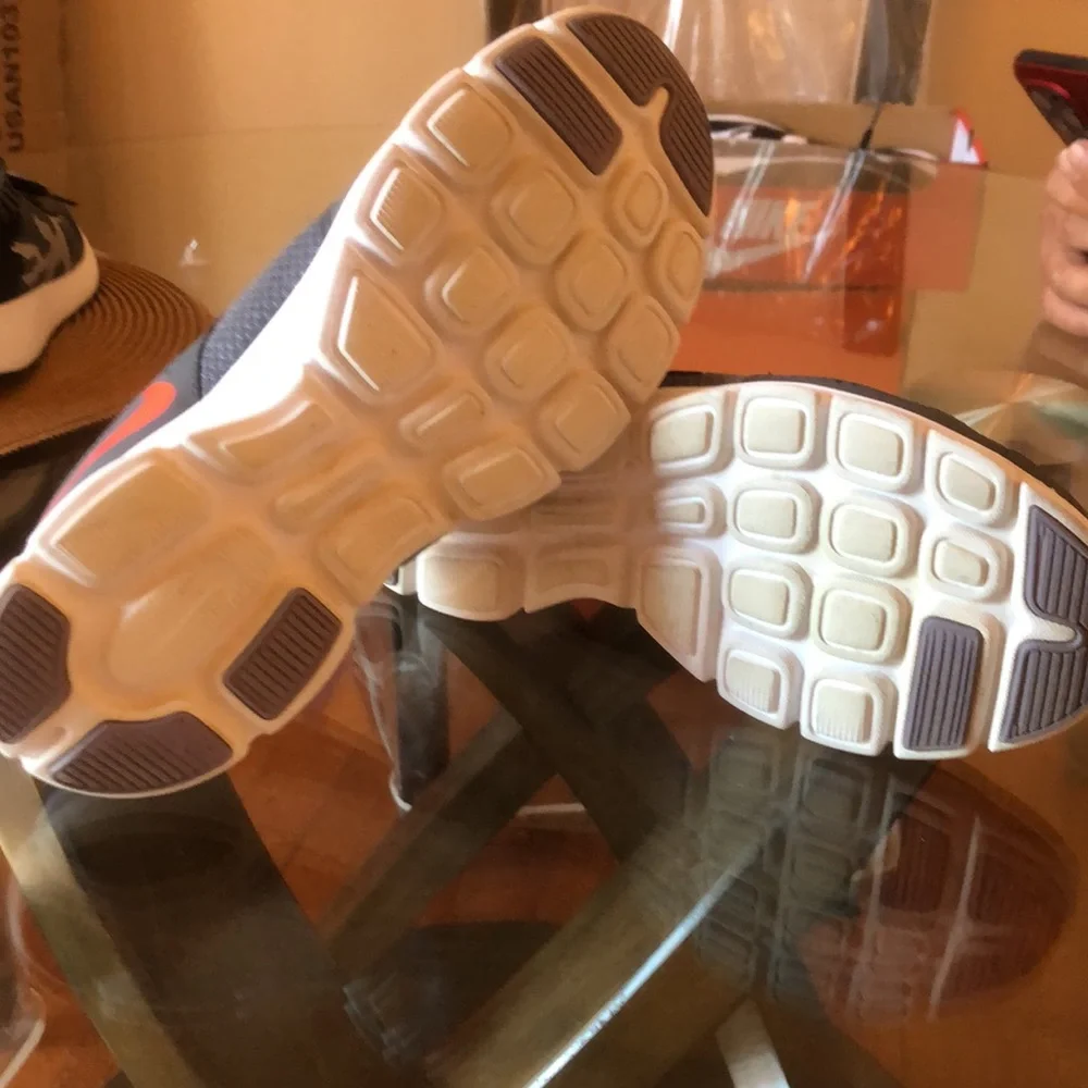 Nikes - Picture 4 of 5